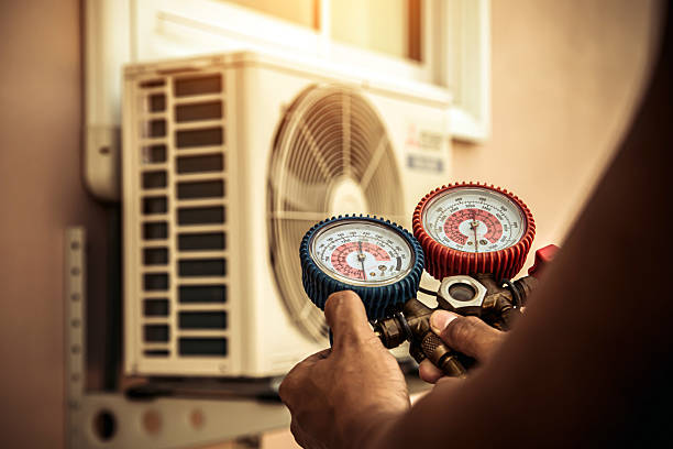 Professional Hvac Installation technician working in Parkville, MO